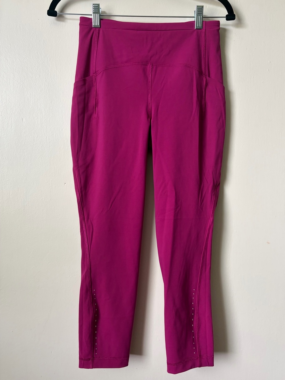 lululemon athletica Magenta Cropped Leggings